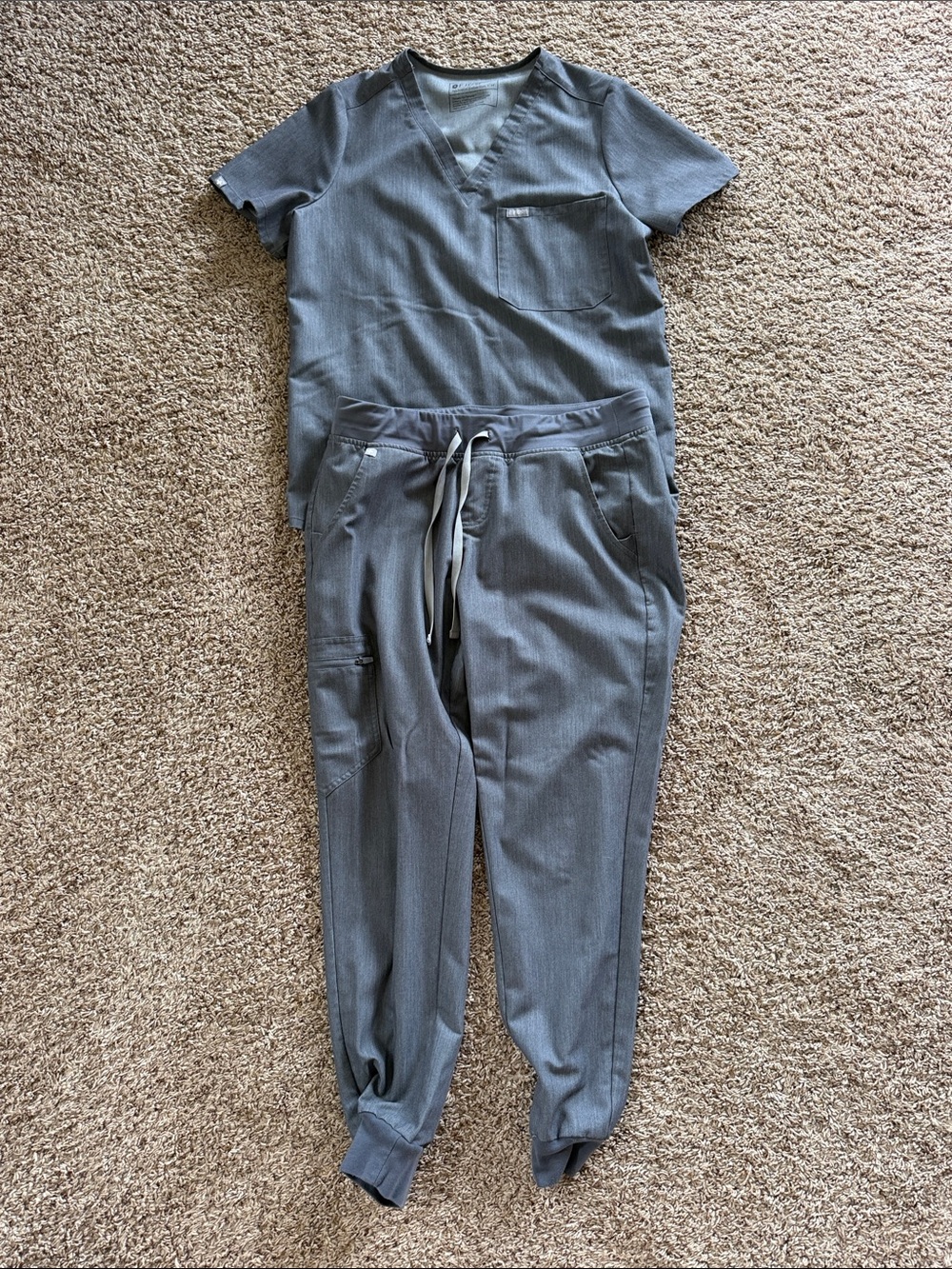 Figs Women's Gray Jogger Scrub Set